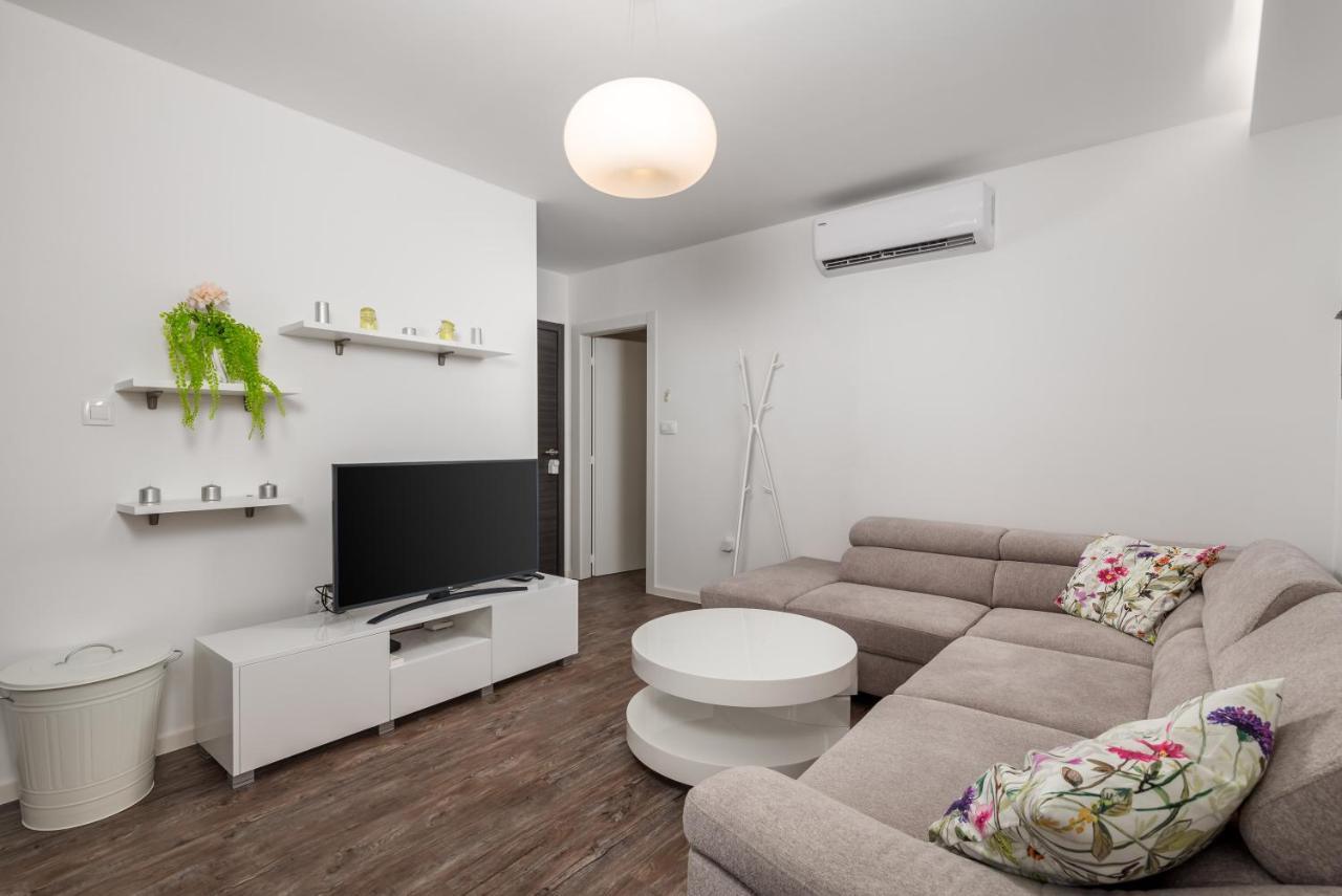 Central Apartments Dalmatina Rijeka Exterior photo